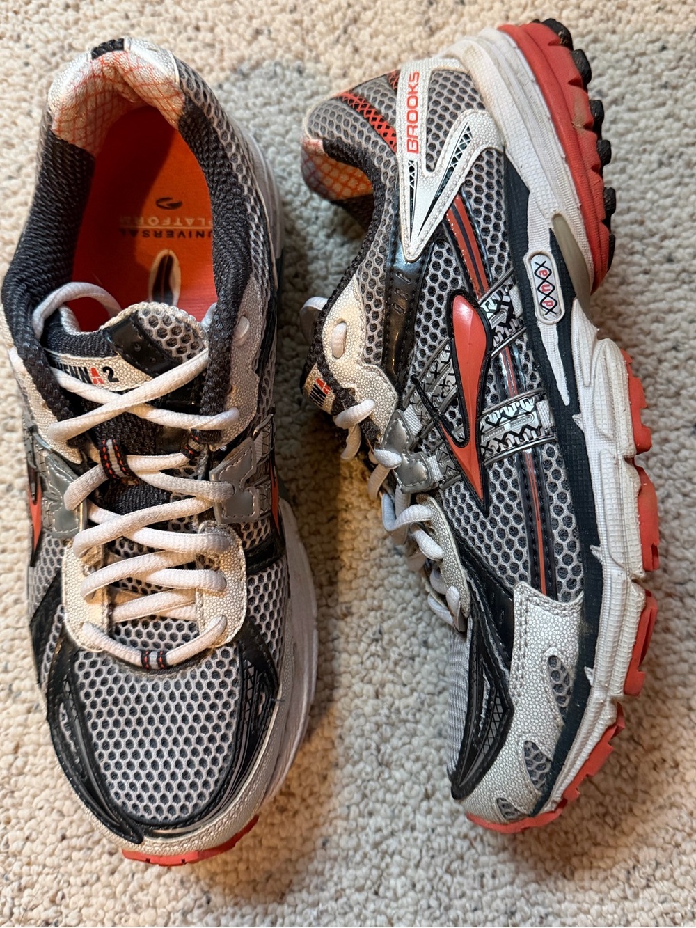 Brooks Women’s Ravenna2 Shoes in Gray and Coral Accent Sz 8.5